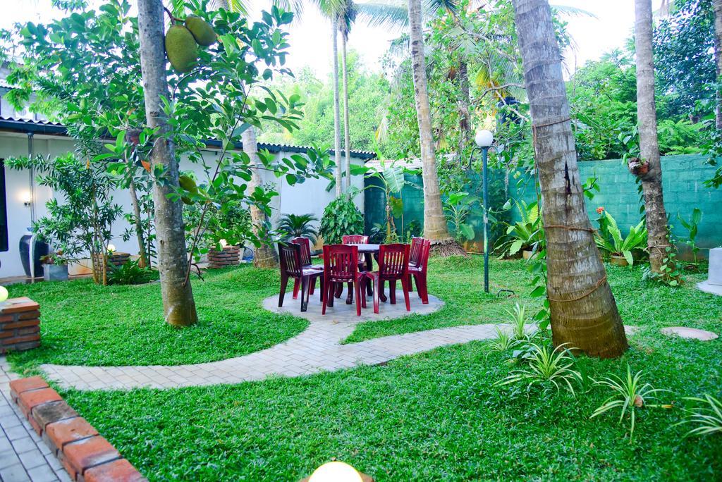 Hotel Moonstone Anuradhapura Exterior foto