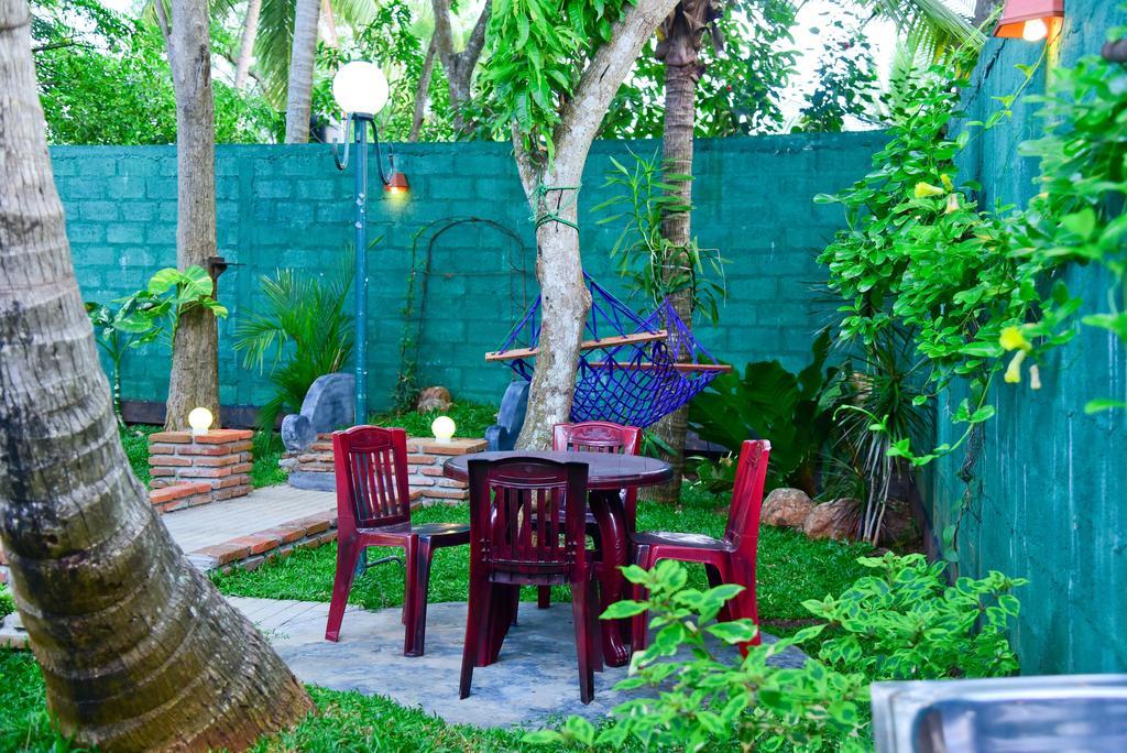 Hotel Moonstone Anuradhapura Exterior foto