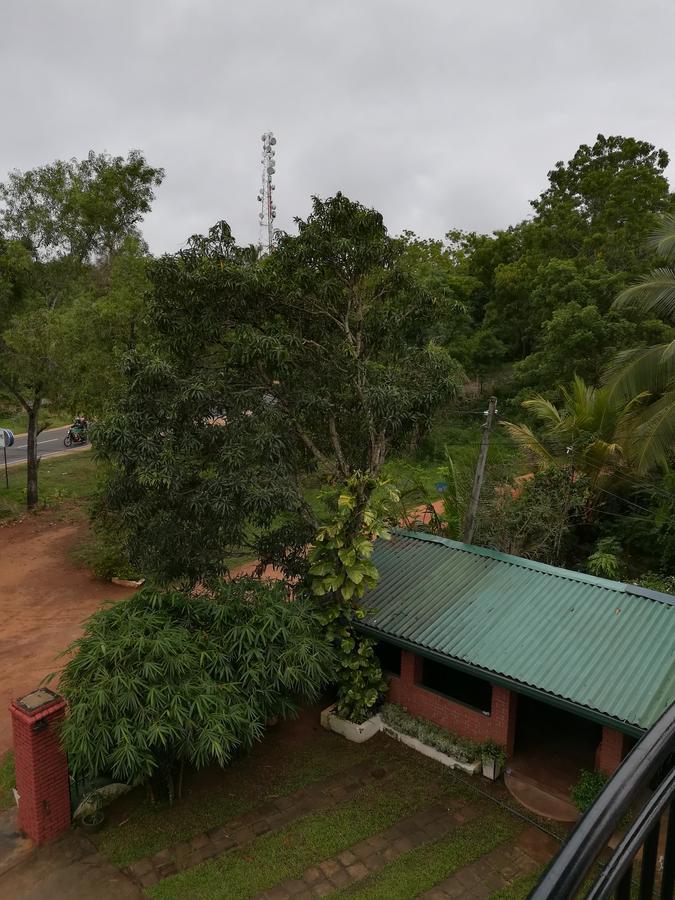 Hotel Moonstone Anuradhapura Exterior foto
